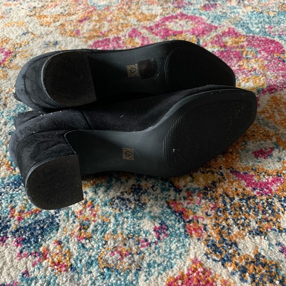 Anne Klein ankle boots. - Picture 3 of 4